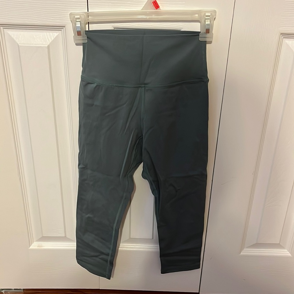 Buff bunny crop leggings